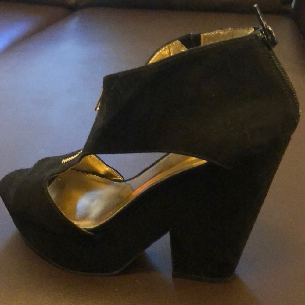 Shoes - Picture 2 of 5